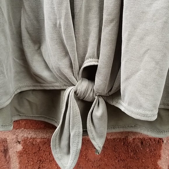 Green Envelope Sz L EUC Tie Front Top - Picture 2 of 6